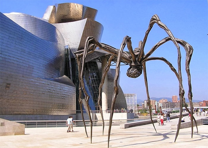 Скульптура паука Луизы Буржуа